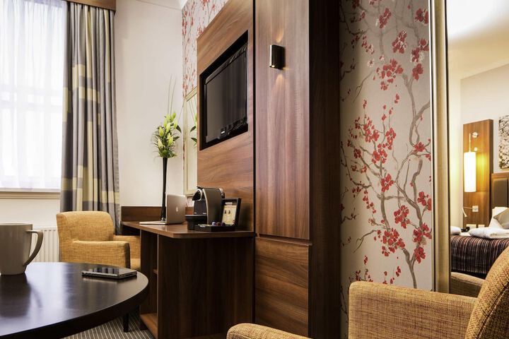 Room 8 of 36