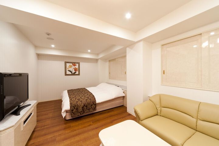 Room 4 of 27
