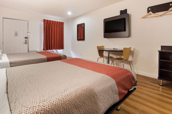 Double Deluxe King Bed (1 of 12)