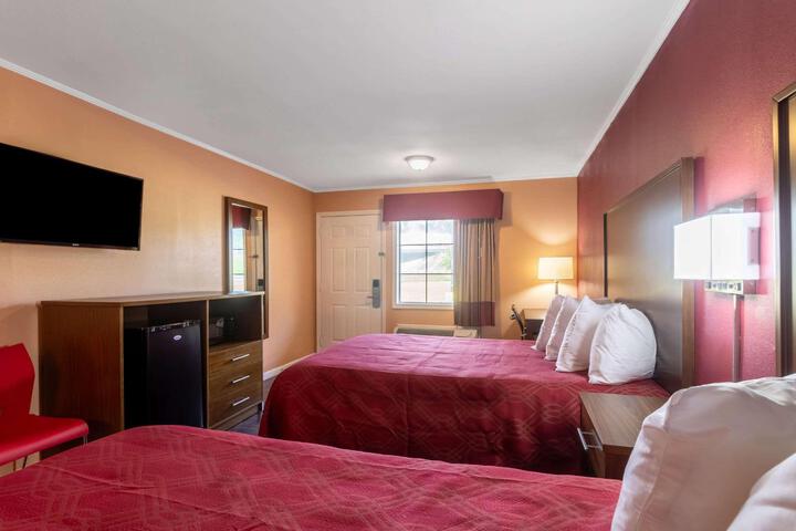 2 Double Beds (6 of 9)