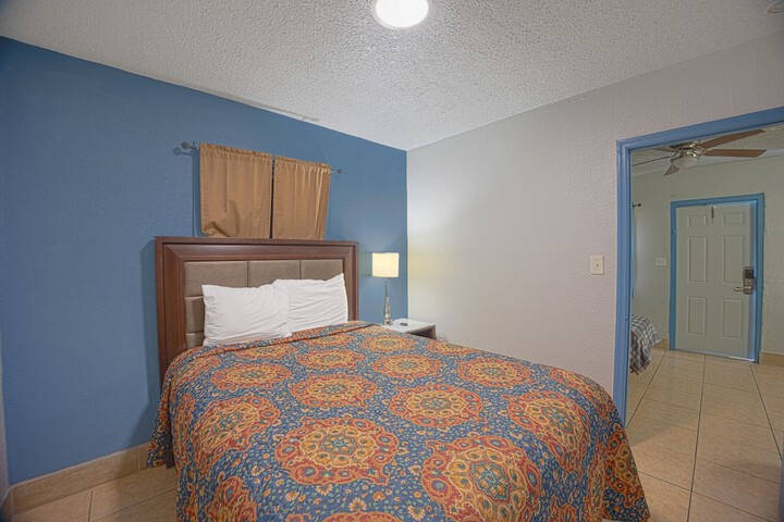 1 King Bed (26 of 32)