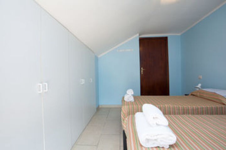 Room 155 of 320