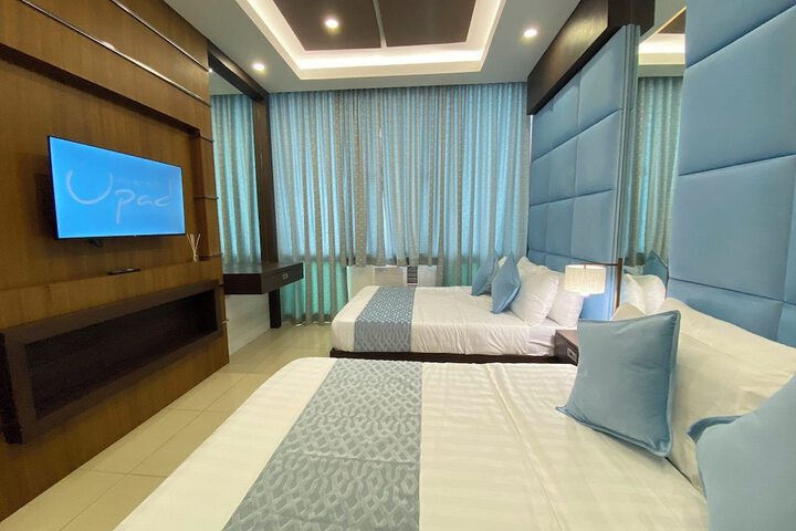Room 7 of 12