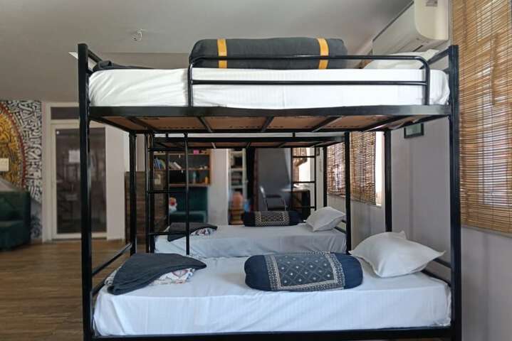 Room 21 of 38