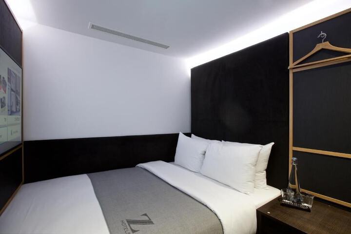 Room 4 of 60