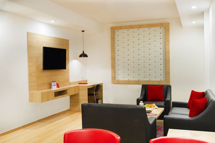 Room 9 of 25