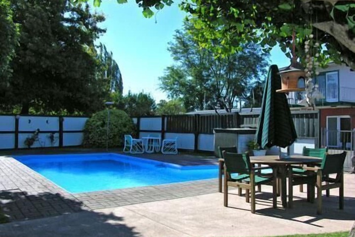 Pool Hotel