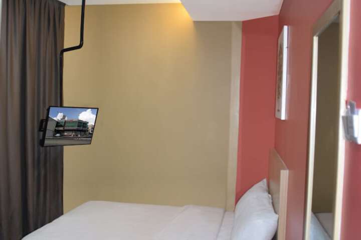 Room 18 of 65