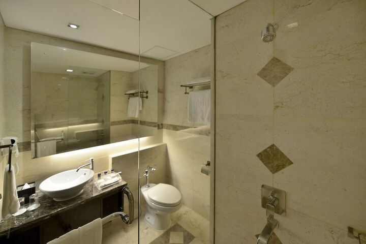 Room 15 of 39