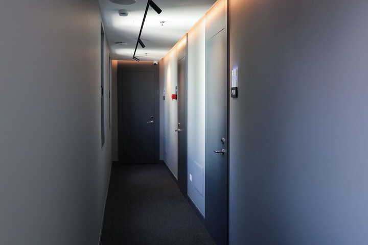 Room 52 of 198
