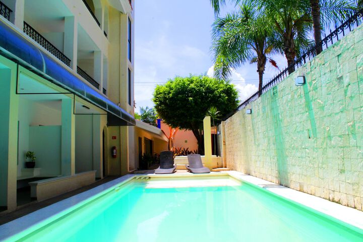 Pool Hotel