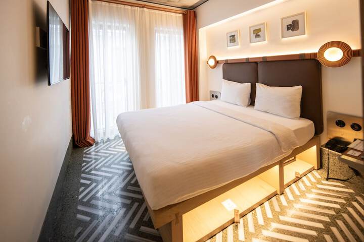 Room 7 of 41