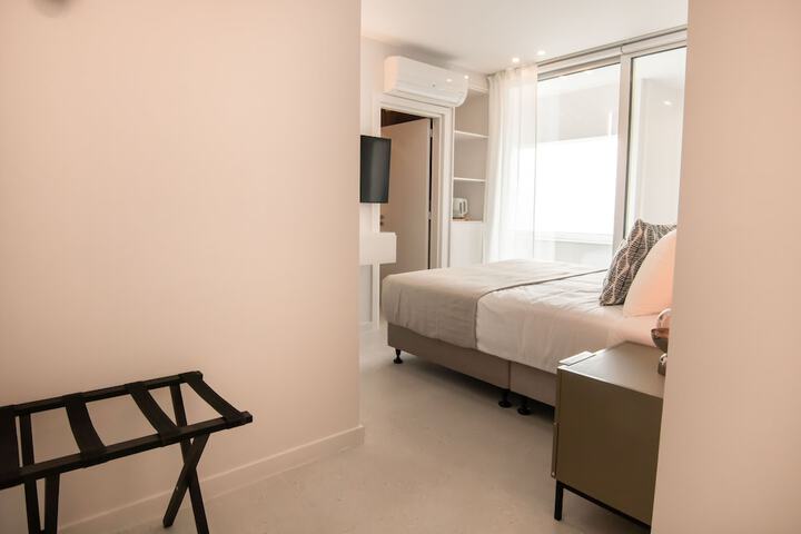 Room 5 of 10