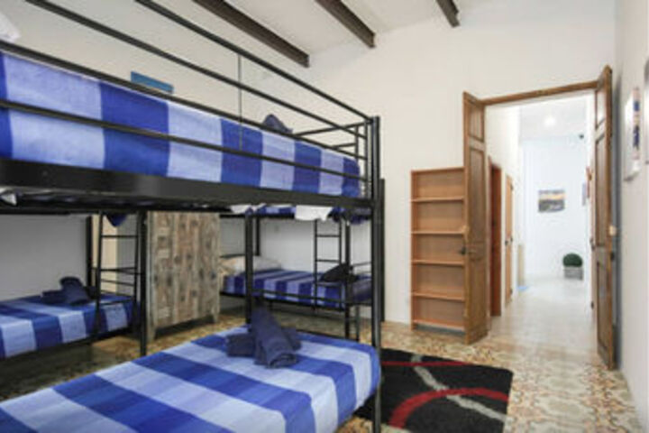 Room 21 of 38