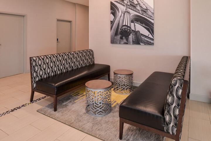 Lobby lounge