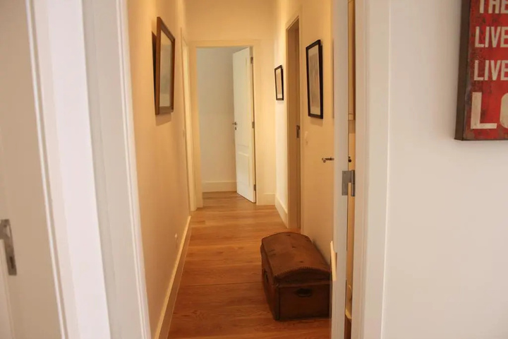 Room 9 of 11