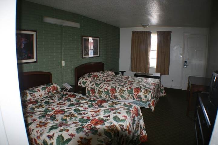 Room 4 of 20
