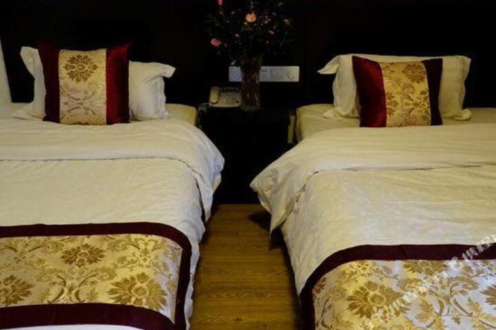 Junshna Hotel