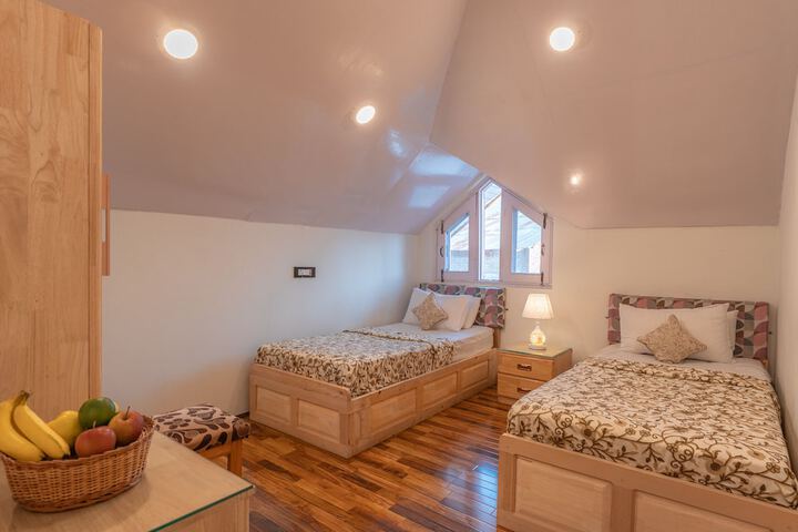 Room 10 of 38
