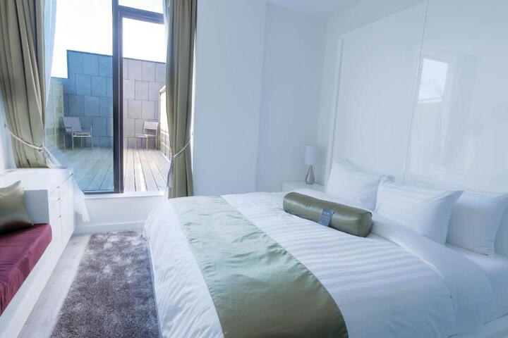 Compact Double Bed (16 of 16)