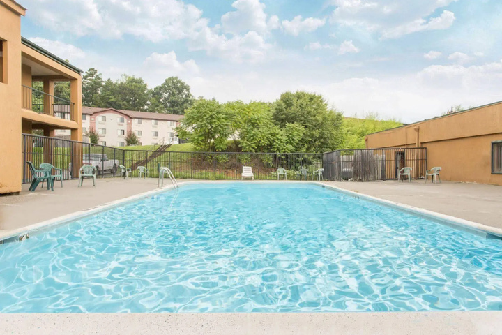 Pool 9 of 13