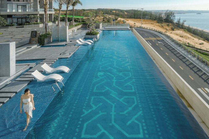 Pool 35 of 73