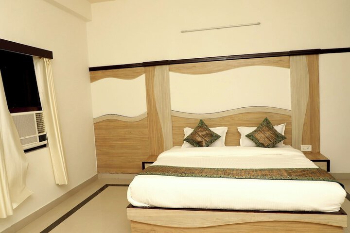 Room 3 of 7