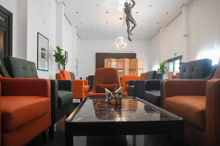 Lounge 47 of 63
