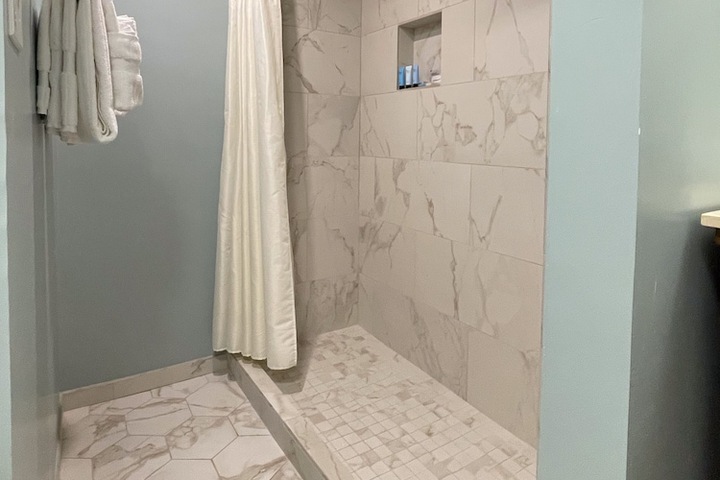 Room 102 of 166
