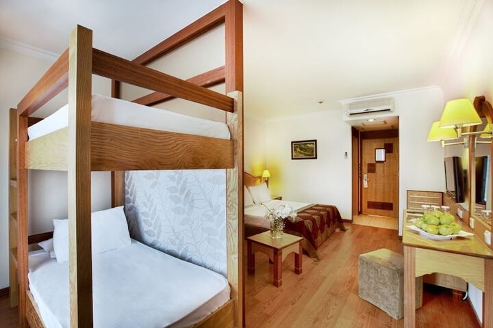 Room 10 of 120