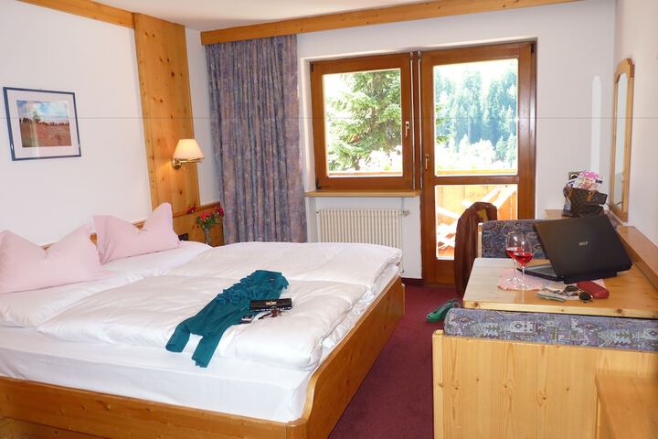 Room 4 of 44