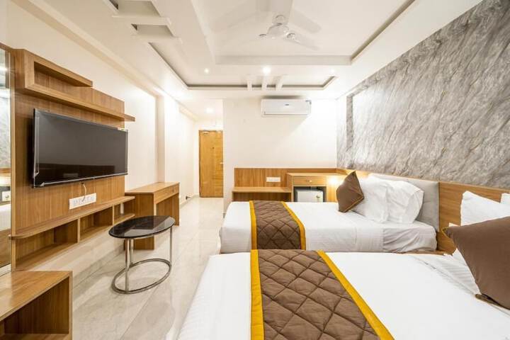 Room 4 of 10
