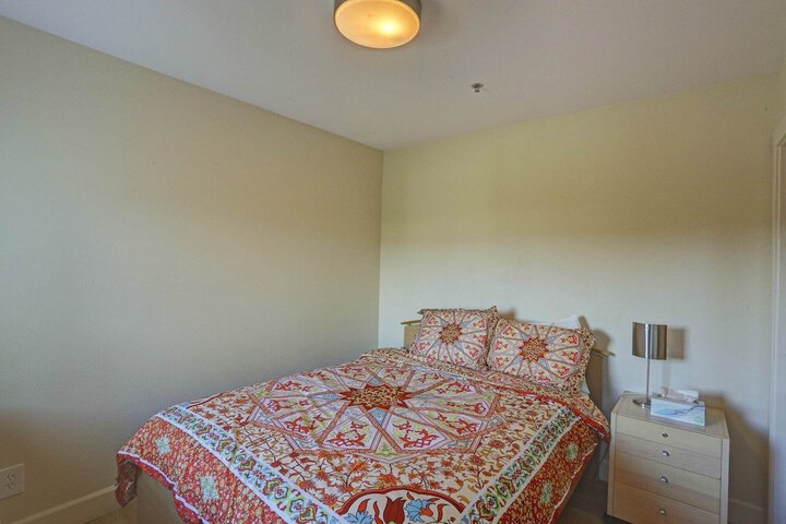 Room 33 of 184