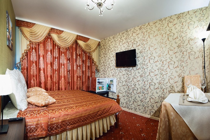 Room 6 of 10