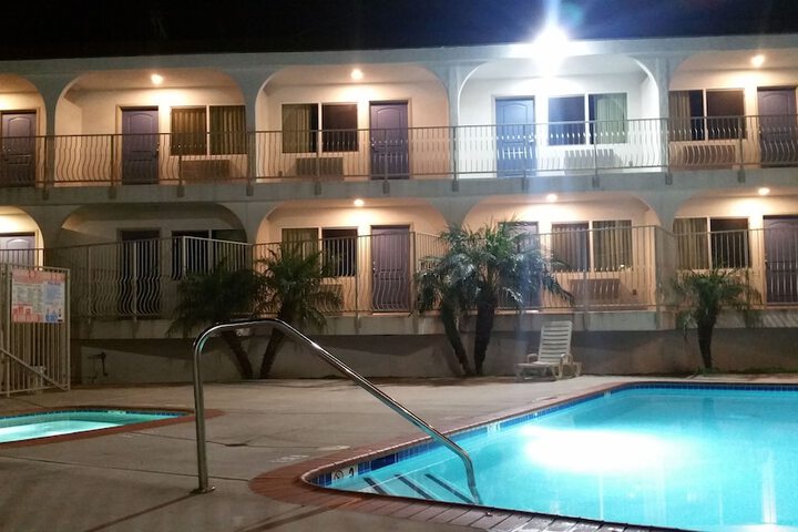 Pool 4 of 7