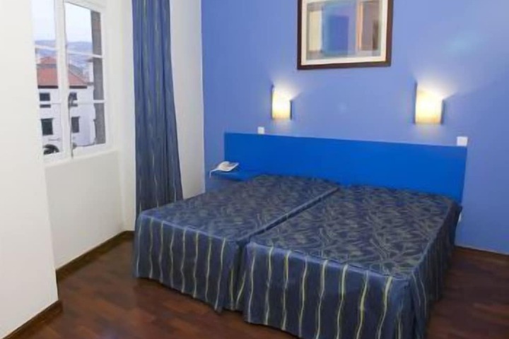 Room 6 of 19