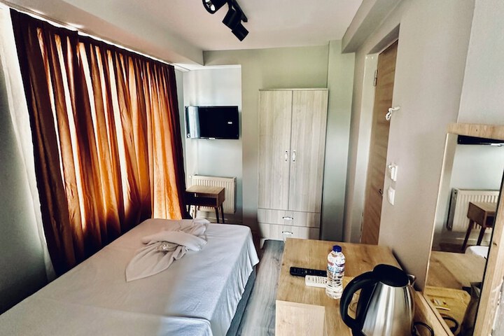 Room 21 of 32