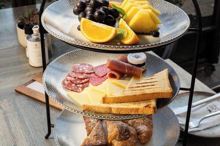 Breakfast/Coffee Service 86 of 98