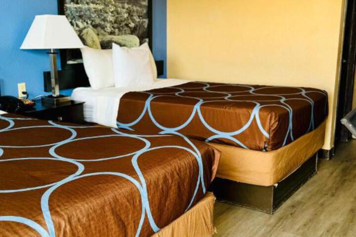 Double Accessible Queen Size Bed (6 of 9)