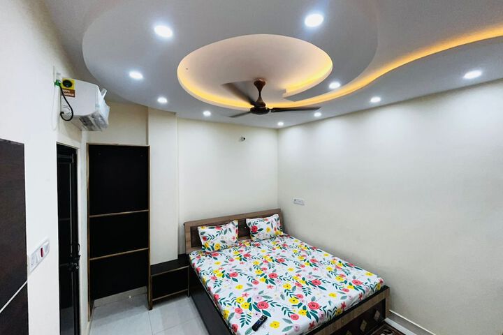 Room 3 of 9