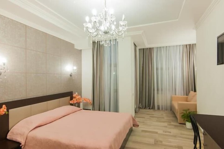 Room 33 of 49