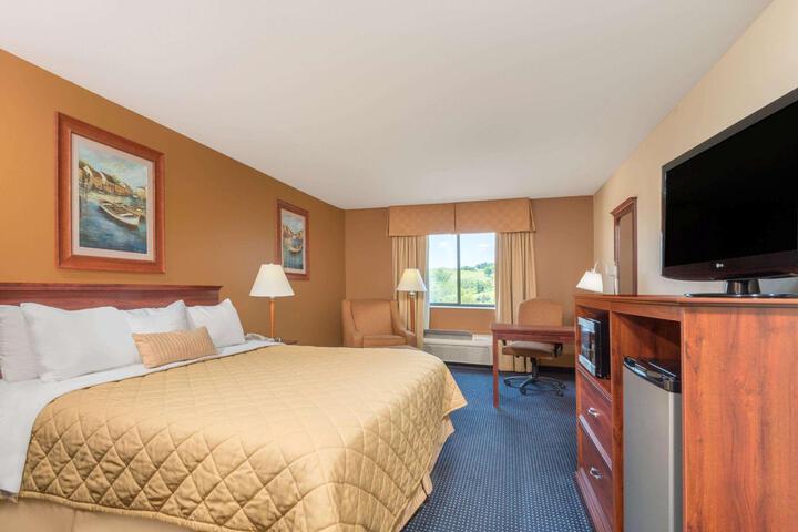 1 King Bed (8 of 14)