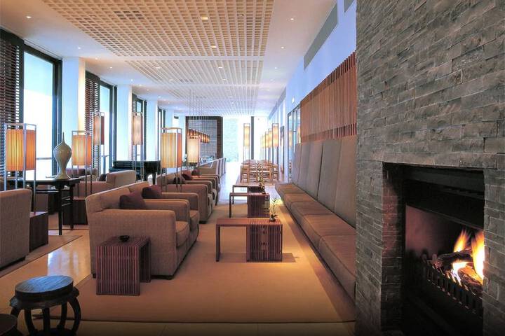 Entrance & Lobby