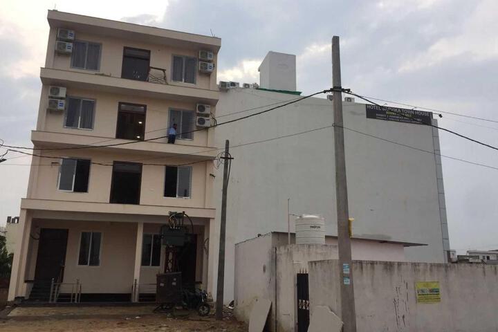 Hotel O Sarvika