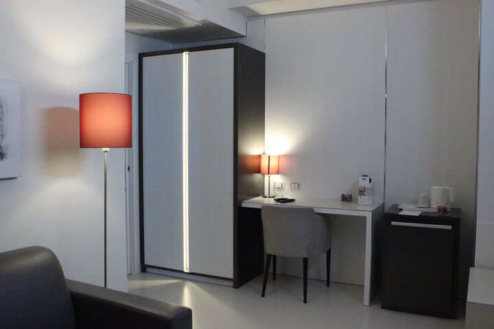 Room 27 of 186