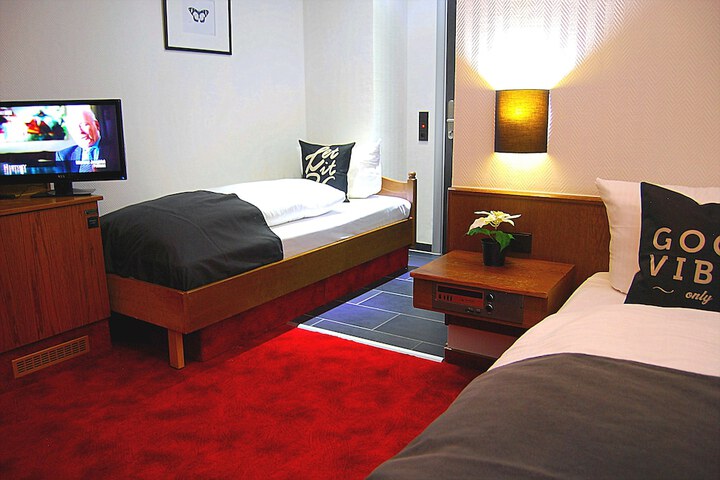 Room 6 of 42