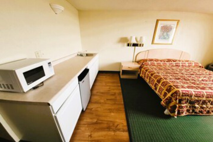 Room 28 of 144