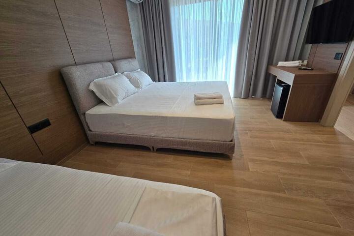 Room 52 of 77