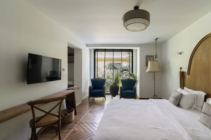 Room 93 of 190