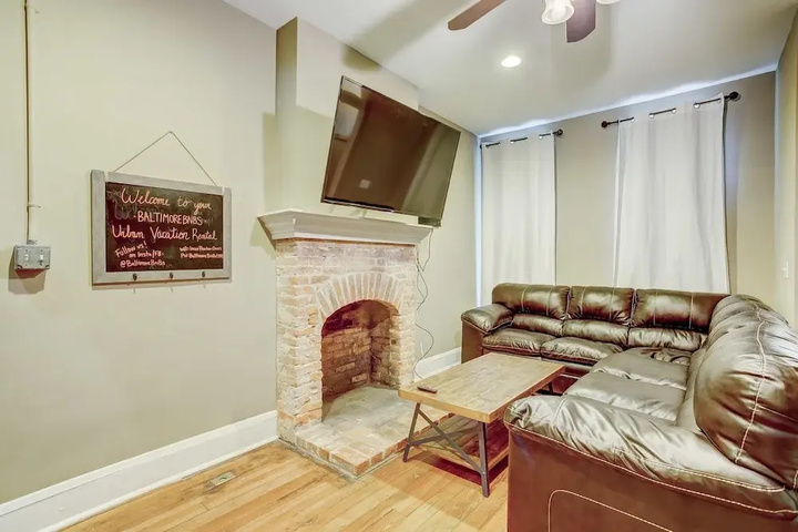 Room 4 of 16